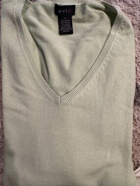 EVIE Men's V-Neck Sweater in Sage Green